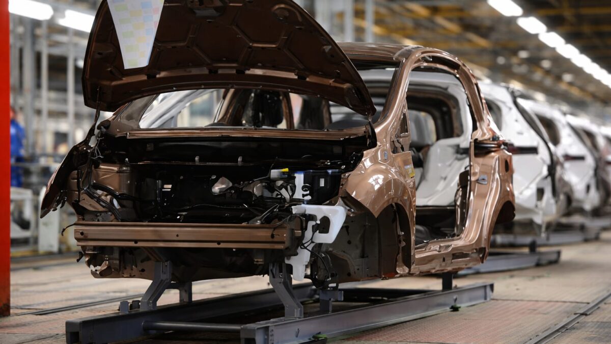 Ford Otosan Craiova a produs 23.302 vehicule în iulie