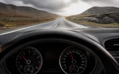 La 80 km/h, diferența nu a fost un logo aniversar, ci locul în care cade privirea șoferului