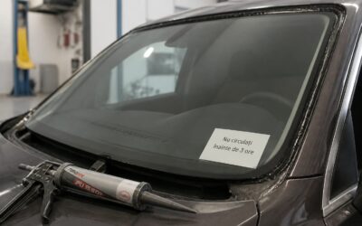 Parbrizul lipit îți poate salva viața la răsturnare. Mașina cere între 15 minute și 3 ore până la plecarea sigură după înlocuire