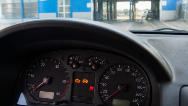 ITP-ul respinge acum și erorile active din bord. Ce verificări simple pot evita costuri de 70 lei și amenzi de până la 8.100 lei