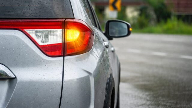 Cum ajunge o manevră banală să coste 107 euro într-o țară unde jumătate dintre șoferi nu semnalizează
