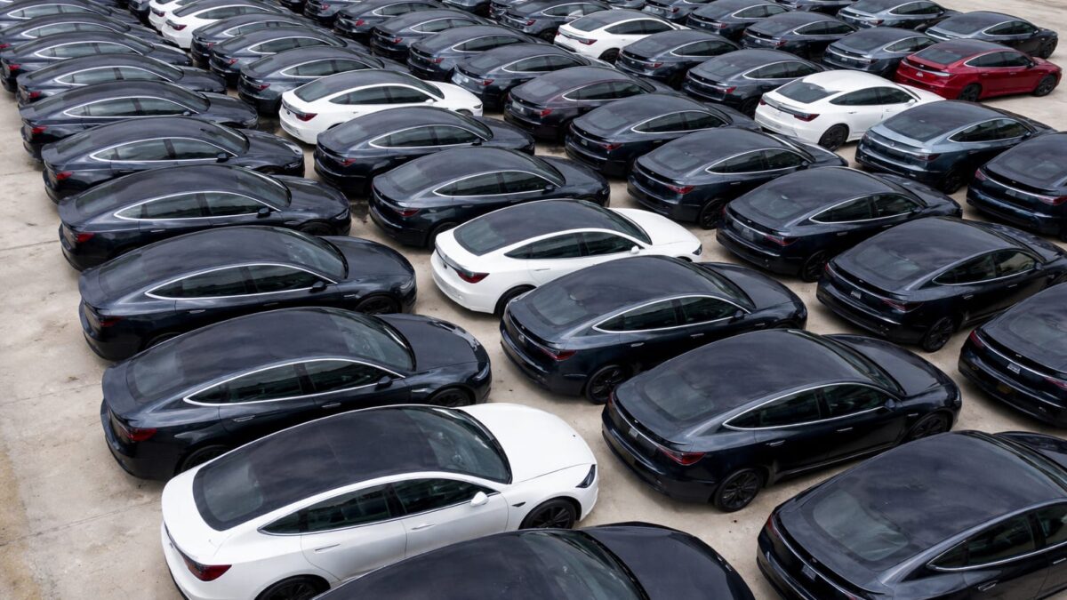 După un impact, câteva secunde pot decide totul. De ce cea mai mare piață auto interzice mânerele retractabile din 2027 1 După un impact, câteva secunde pot decide totul. De ce cea mai mare piață auto interzice mânerele retractabile din 2027
