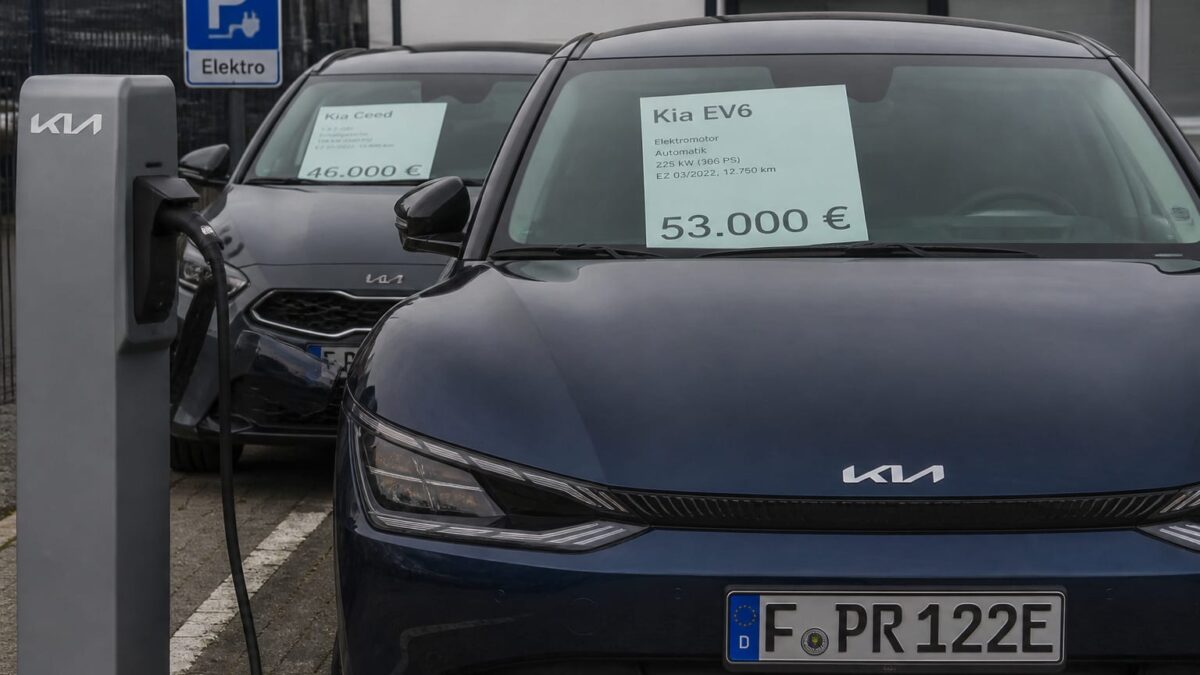 Electricele s-au ieftinit real cu 18% în Germania, dar prețul median a urcat la 53.000 de euro peste termice