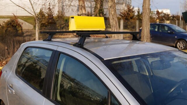 Poligonul poate reveni la examenul auto pentru categoria B, după eliminarea din 2002. Ce manevre devin probă obligatorie