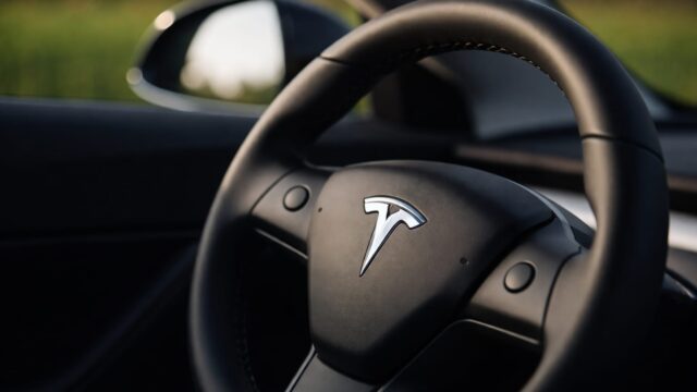 Tesla recheamă în China aproape 3 milioane de mașini. Mânerele retractabile pot întârzia ieșirea după impact 14 Tesla recheamă în China aproape 3 milioane de mașini. Mânerele retractabile pot întârzia ieșirea după impact