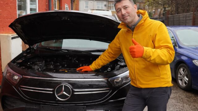 Mecanic român, George, a reparat un Mercedes EQB din 2022 cu doar 3.000 de lire plus TVA 15 Mecanic român, George, a reparat un Mercedes EQB din 2022 cu doar 3.000 de lire plus TVA