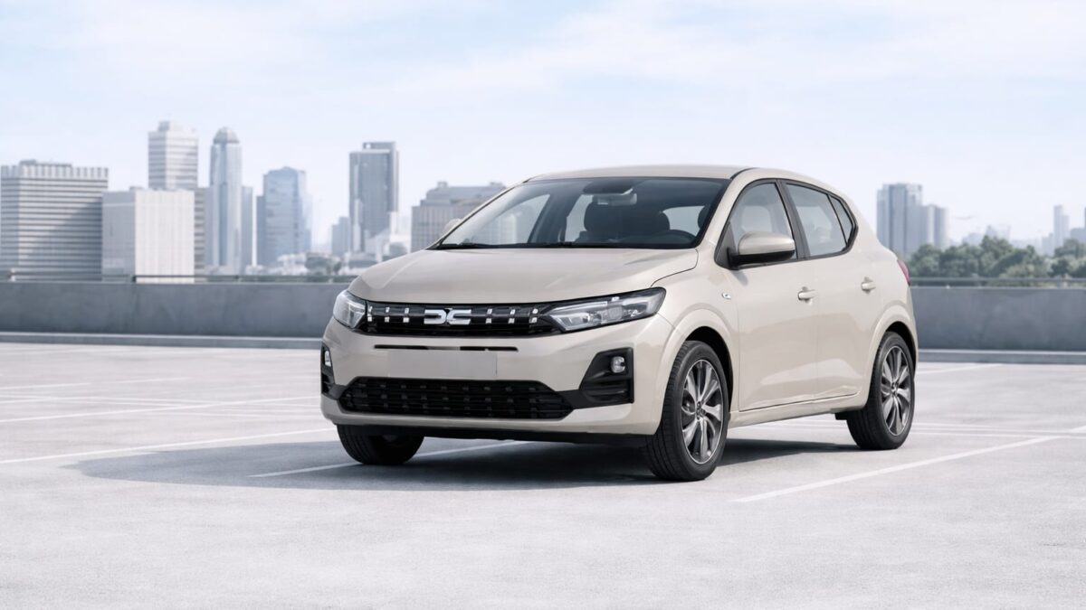 Dacia Sandero Stepway primește motorizarea hibridă de 155 CP. Prețul de pornire este de 20.950 de euro