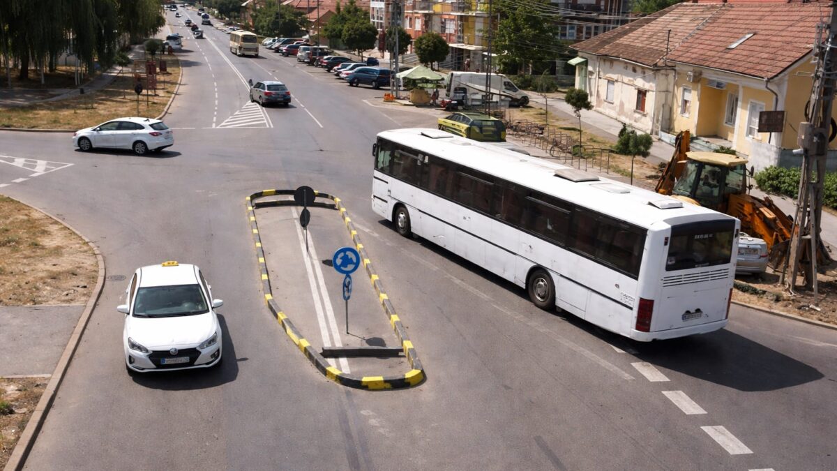 Sensul giratoriu din Carei blochează traficul greu cu 3 sau 4 manevre 1 Sensul giratoriu din Carei blochează traficul greu cu 3 sau 4 manevre