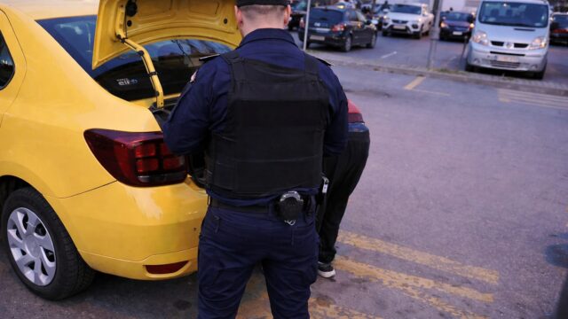 50 de lei neachitați înseamnă o zi fără permis din 25 august. Cine intră sub noua regulă după 90 de zile 2 50 de lei neachitați înseamnă o zi fără permis din 25 august. Cine intră sub noua regulă după 90 de zile