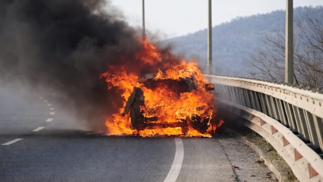 Un Toyota hibrid din 2024 a ars în mers pe centura Brașovului 3 Un Toyota hibrid din 2024 a ars în mers pe centura Brașovului