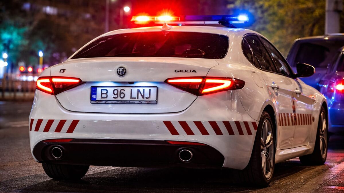 Patru răniți la Lugoj după o urmărire cu poliția. Un șofer a intrat pe contrasens și a provocat un accident grav 1 Patru răniți la Lugoj după o urmărire cu poliția. Un șofer a intrat pe contrasens și a provocat un accident grav