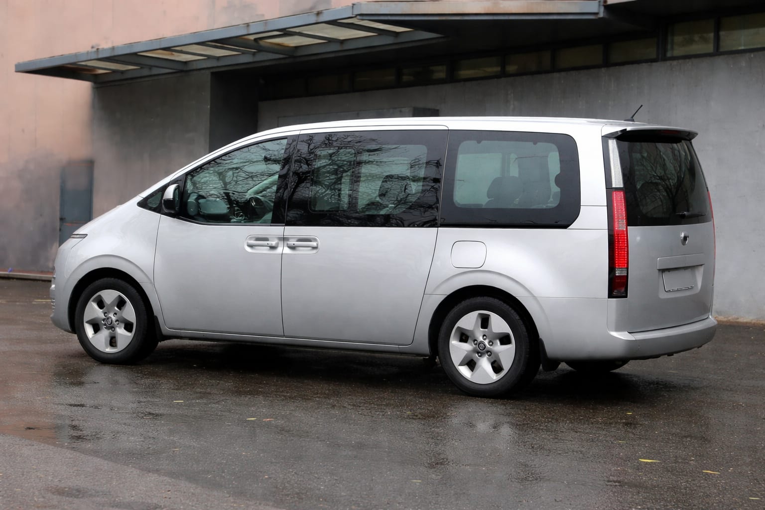 vehicul hibrid 9 locuri, imagine 2