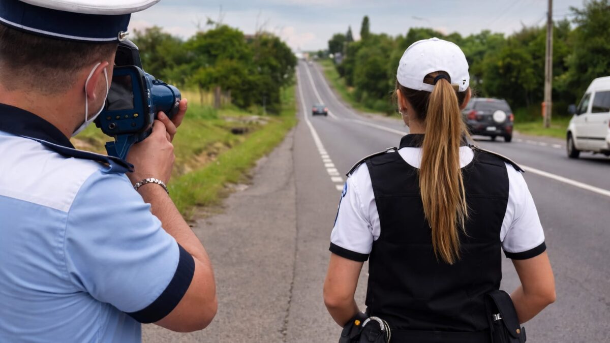Un șofer de 38 de ani a fost prins cu 212 km/h pe A3 și a rămas fără permis 120 de zile după recordul săptămânii