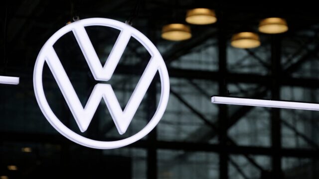 Oliver Blume merge marți la Wolfsburg după avertismentul „mai mult decât critică”. Ce află angajații despre tăieri 14 Oliver Blume merge marți la Wolfsburg după avertismentul „mai mult decât critică”. Ce află angajații despre tăieri
