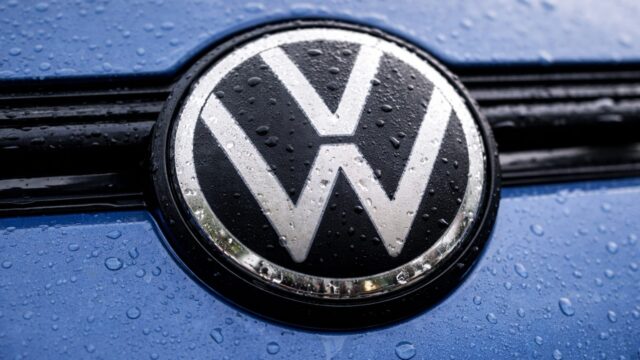 Volkswagen vrea să scoată 500.000 de mașini pe an din capacitatea fabricilor europene. Ce urmează pentru uzine și angajați