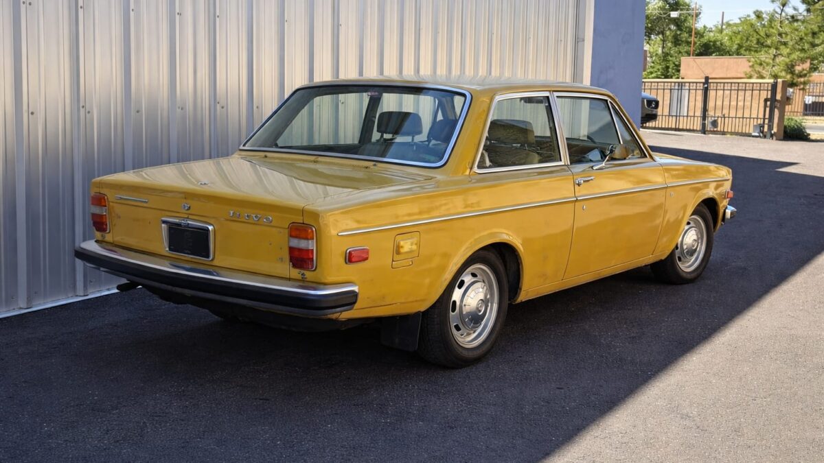 Un Volvo 142S s-a vândut cu 6.668 de dolari după 885.000 km la bord, într-o piață a clasicelor cu rulaj minuscul