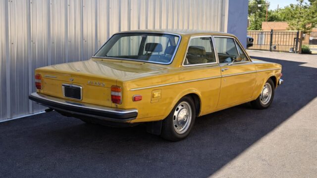 Un Volvo 142S s-a vândut cu 6.668 de dolari după 885.000 km la bord, într-o piață a clasicelor cu rulaj minuscul