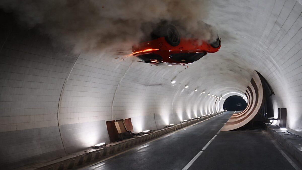Voyah Passion S a realizat o rotație de 360 de grade pe tavanul unui tunel