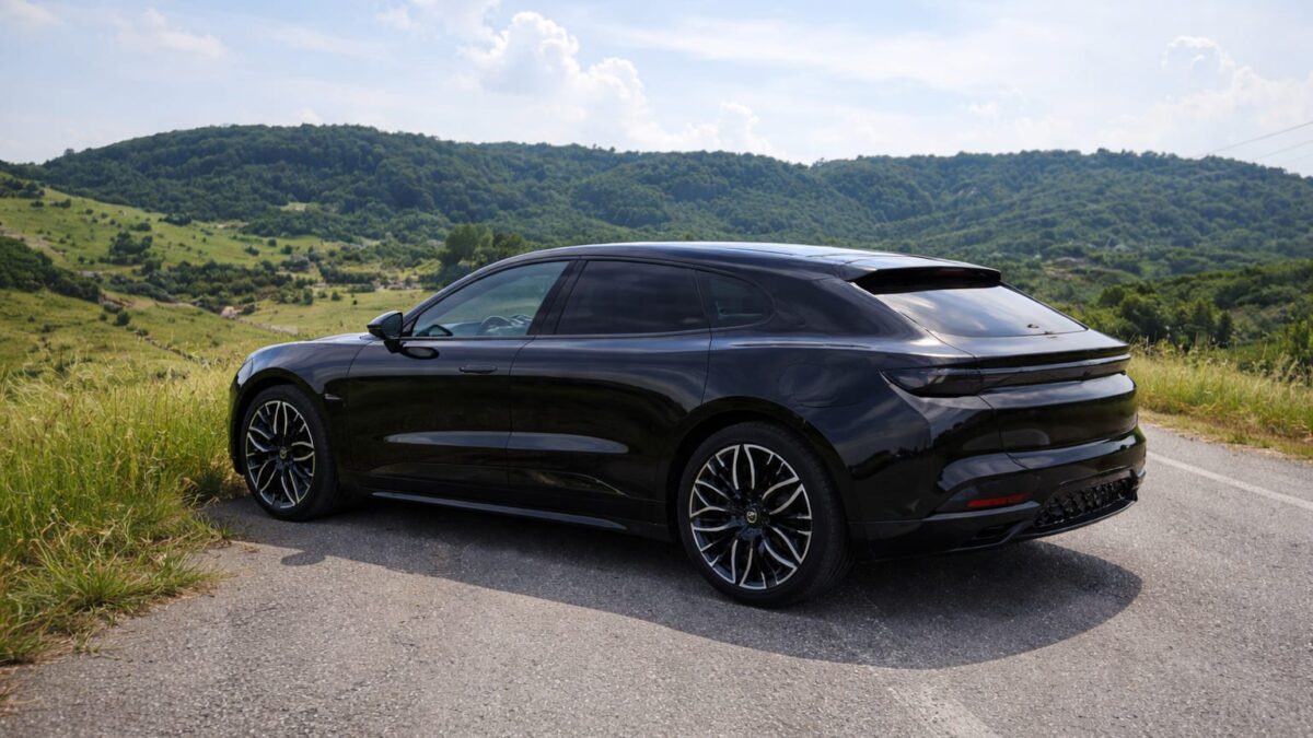 Zeekr 001 intră în România ca alternativă directă la Porsche Taycan sau Audi e-tron GT