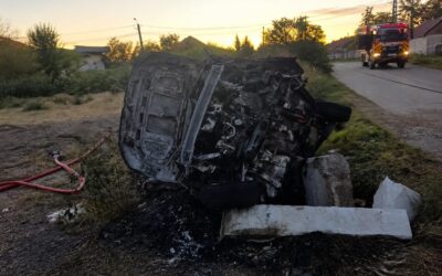 Accident mortal la Fântâna Mare. Doi băieți de 16 ani au ars în mașina lovită de pod