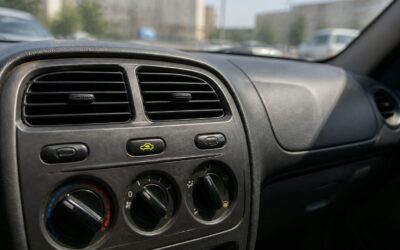 Potrivit Mediafax, butonul de recirculare a aerului răcește mai repede mașina, dar nu trebuie lăsat pornit prea mult