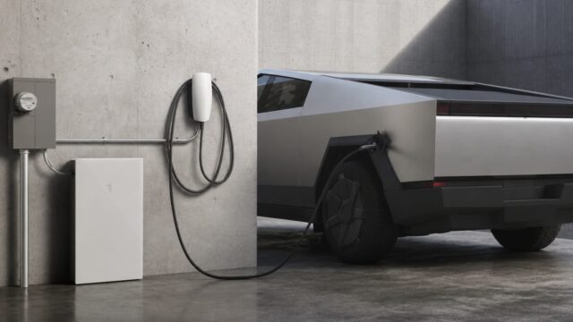 Tesla a activat integrarea dintre Cybertruck și Powerwall 3. Casa poate fi alimentată acum din ambele sisteme