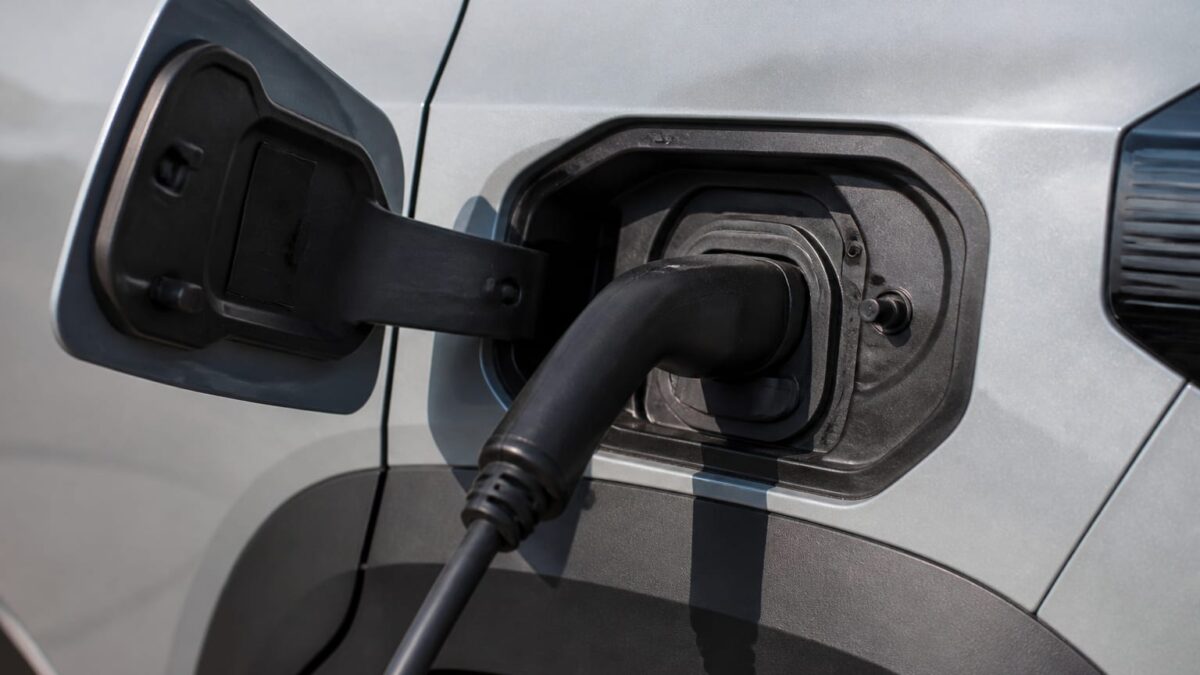 Dacia lansează un Spring complet redesenat, mai mare și de 80 CP. Mihai Bordeanu spune că e produsă în Europa 1 Dacia lansează un Spring complet redesenat, mai mare și de 80 CP. Mihai Bordeanu spune că e produsă în Europa