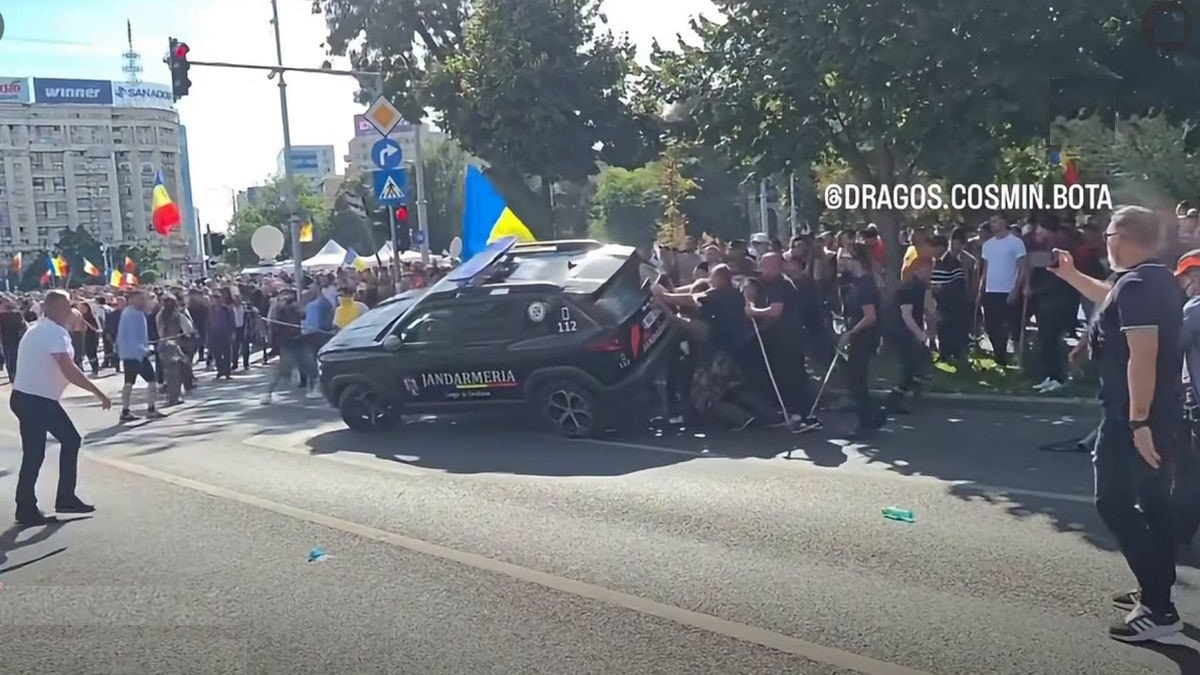De ce nu a putut fi răsturnat Dusterul Jandarmeriei la protest. Cum au lucrat roțile bracate și suspensia 1 De ce nu a putut fi răsturnat Dusterul Jandarmeriei la protest. Cum au lucrat roțile bracate și suspensia
