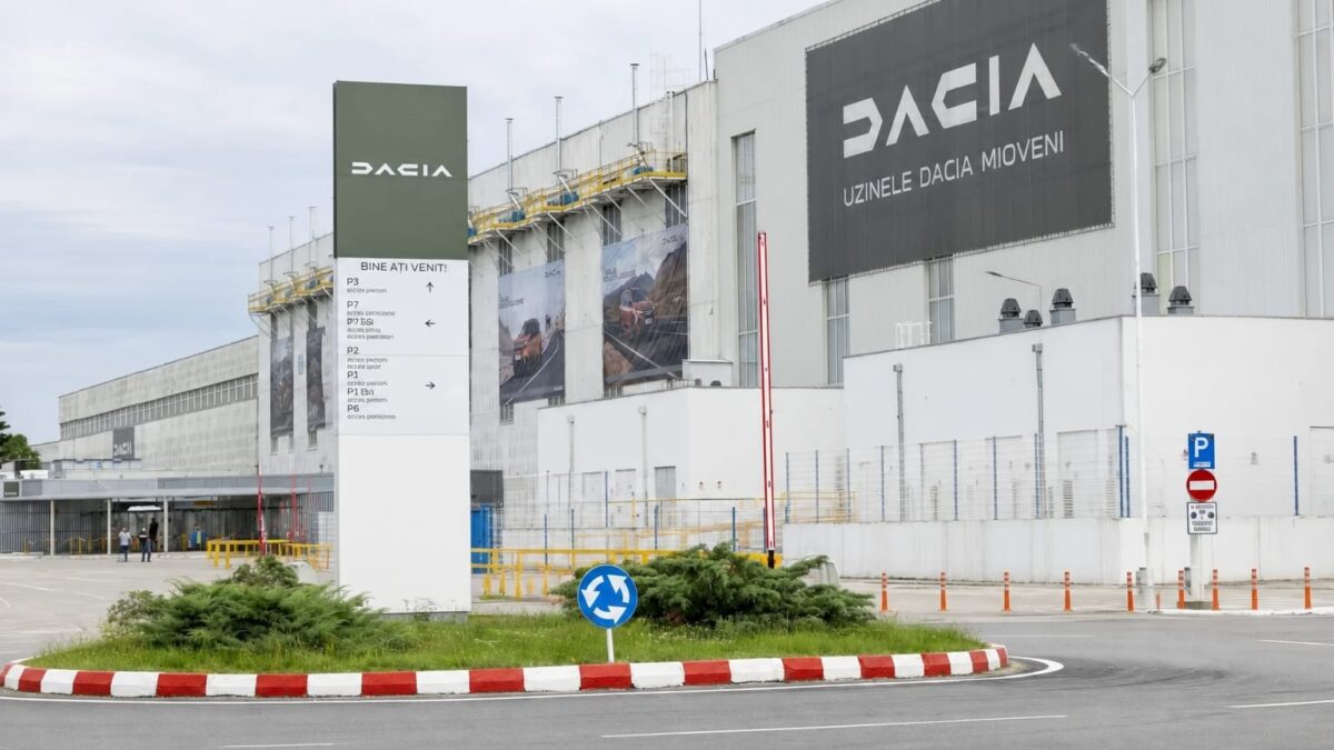 Dacia nu închide uzina de la Mioveni, dar România riscă să piardă viitoarea generație Duster, spune AEI