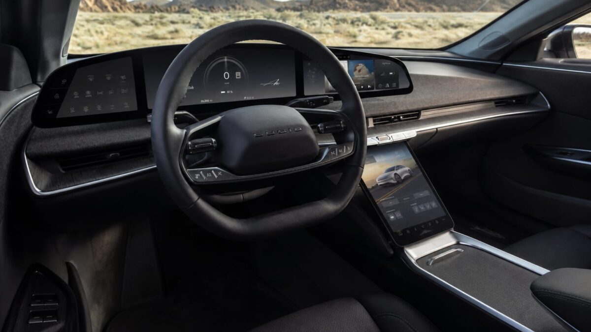 Lucid cere 950 de dolari pentru ca unele Air din 2022-2024 să primească noua interfață UX 3.0