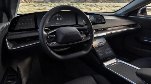 Lucid cere 950 de dolari pentru ca unele Air din 2022-2024 să primească noua interfață UX 3.0