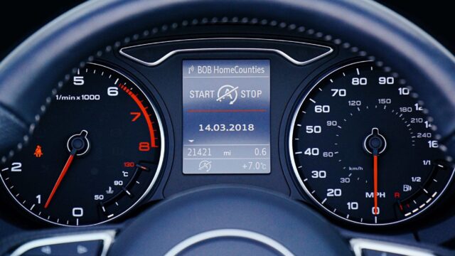 Mașinile moderne colectează până la 25 GB de date pe oră despre șoferi. Ce informații pleacă spre producători