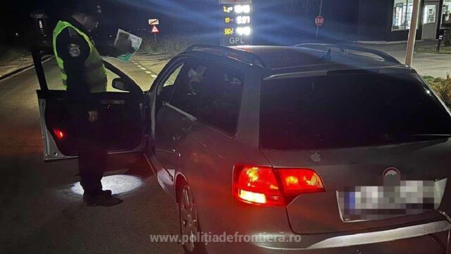 Șofer român oprit la Calafat cu numere de Irlanda false. Poliția de Frontieră a deschis dosar penal 2 Șofer român oprit la Calafat cu numere de Irlanda false. Poliția de Frontieră a deschis dosar penal