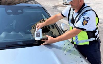 Un șofer din București a fost amendat după ce a lăsat mașina pe trotuar, lângă o trecere de pietoni