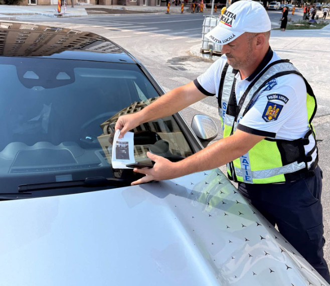 Un șofer din București a fost amendat după ce a lăsat mașina pe trotuar, lângă o trecere de pietoni 1 Un șofer din București a fost amendat după ce a lăsat mașina pe trotuar, lângă o trecere de pietoni