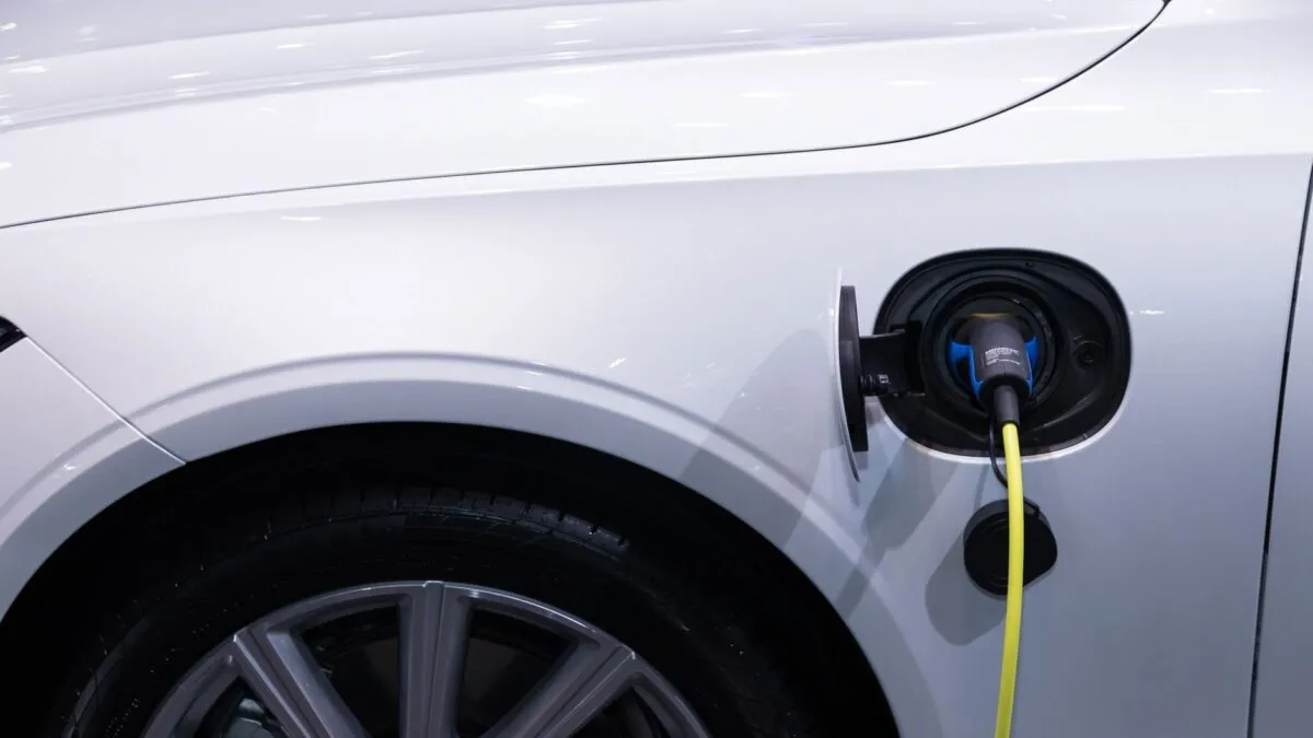Mașinile plug-in hybrid poluează mai mult în realitate decât în acte. De ce apare diferența la utilizarea zilnică 1 Mașinile plug-in hybrid poluează mai mult în realitate decât în acte. De ce apare diferența la utilizarea zilnică