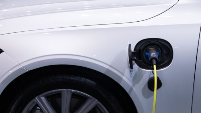 Mașinile plug-in hybrid poluează mai mult în realitate decât în acte. De ce apare diferența la utilizarea zilnică 2 Mașinile plug-in hybrid poluează mai mult în realitate decât în acte. De ce apare diferența la utilizarea zilnică