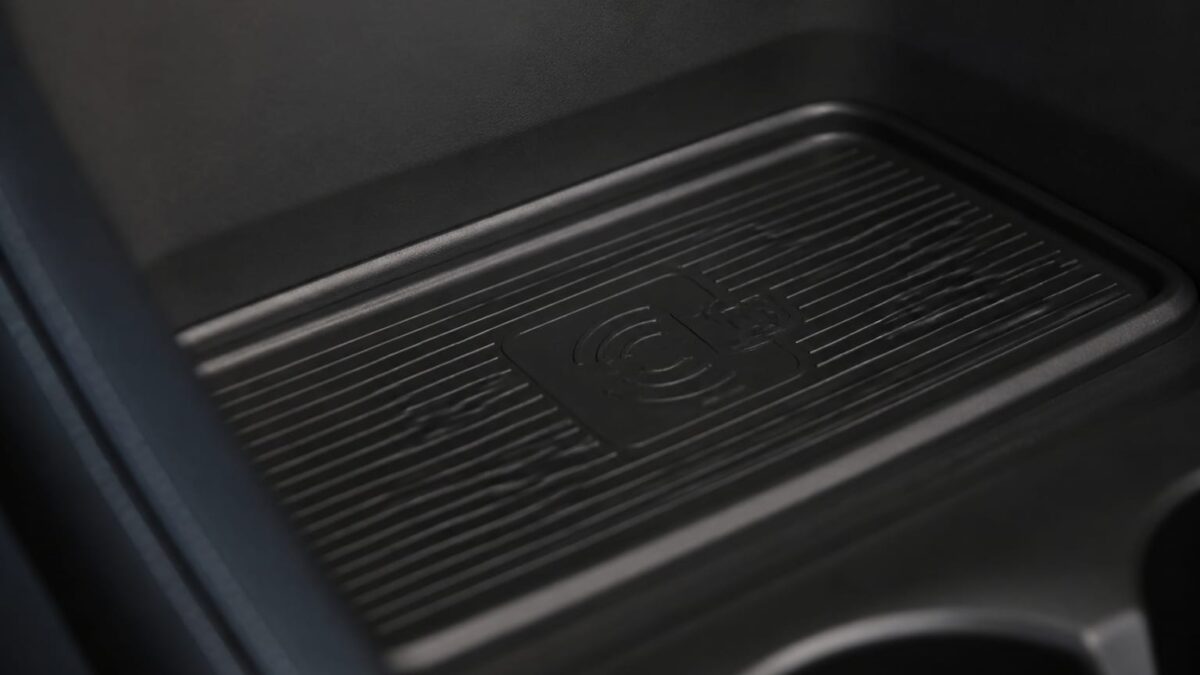 Porsche adaugă uși electrice și încărcare wireless de până la 11 kW pentru Cayenne Electric