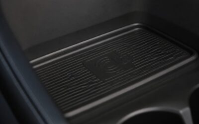 Porsche adaugă uși electrice și încărcare wireless de până la 11 kW pentru Cayenne Electric