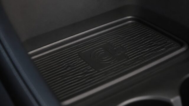 Porsche adaugă uși electrice și încărcare wireless de până la 11 kW pentru Cayenne Electric