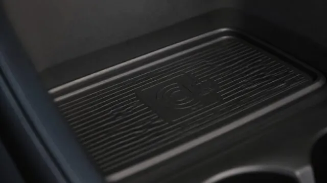 Porsche adaugă uși electrice și încărcare wireless de până la 11 kW pentru Cayenne Electric