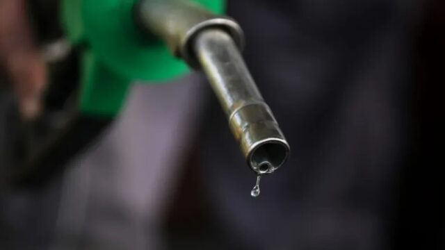 Un plin de 50 de litri de motorină ajunge la 526 de lei în România, iar unul de benzină la 497 de lei
