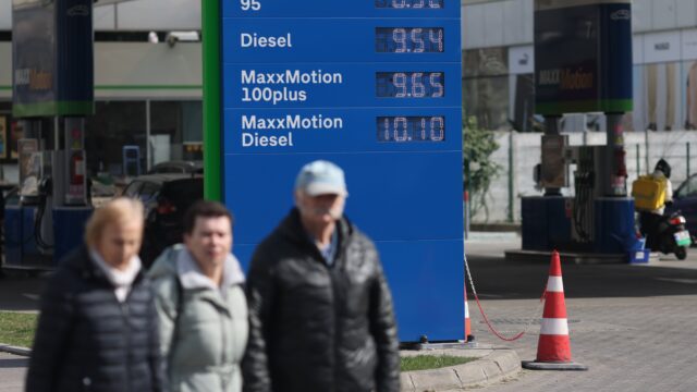 Un plin de 50 de litri de motorină ajunge la 526 de lei în România, iar unul de benzină la 497 de lei