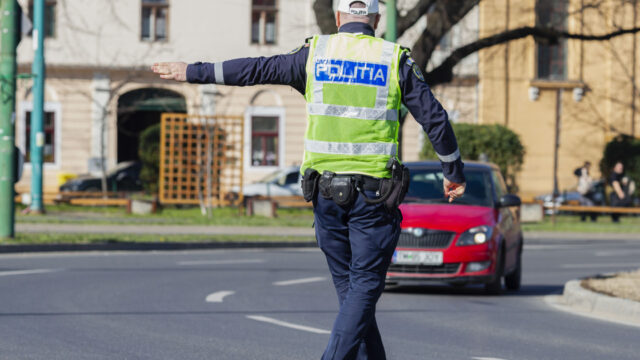Permisul se suspendă de la 51 km/h peste limită. La 71 km/h în plus, șoferul pierde imediat dreptul de a conduce 6 Permisul se suspendă de la 51 km/h peste limită. La 71 km/h în plus, șoferul pierde imediat dreptul de a conduce