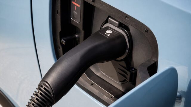 Șoferii de mașini electrice vor găsi încărcare la peste 100 de magazine PENNY până la finalul lui 2026