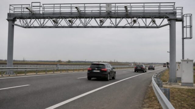 Rovinieta se scumpește de la 1 octombrie, iar mașinile Euro 3 vor plăti 330 de lei pe an