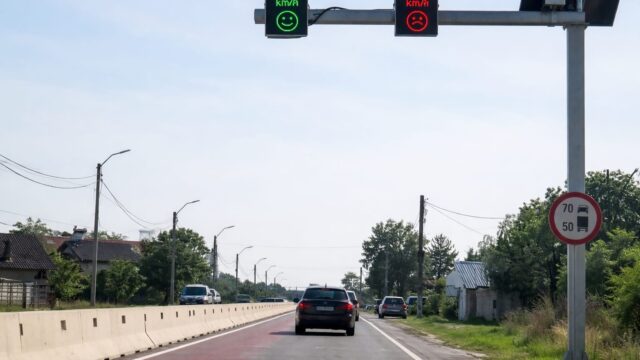 CNAIR a montat 138 de sisteme fixe care afișează viteza șoferilor. Ce fac acestea pe drum și ce nu fac