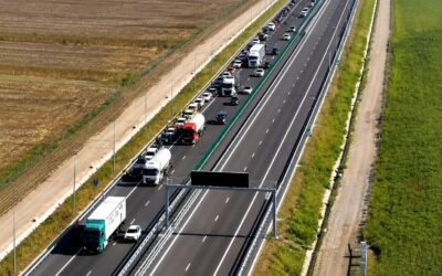 A mers pe contrasens pe A1, a lovit trei mașini și și-a continuat drumul. Permis suspendat pentru cinci luni