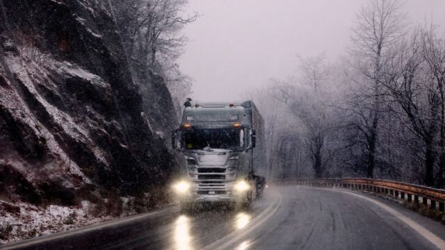 Noile reguli pentru transportul rutier al mărfurilor periculoase intră în vigoare joi 14 Noile reguli pentru transportul rutier al mărfurilor periculoase intră în vigoare joi