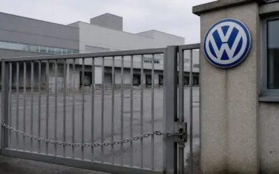 Volkswagen duce la 100.000 posturile tăiate și închide 4 fabrici, într-un plan care înjumătățește gama de modele